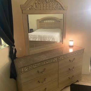 Queen size bedroom set